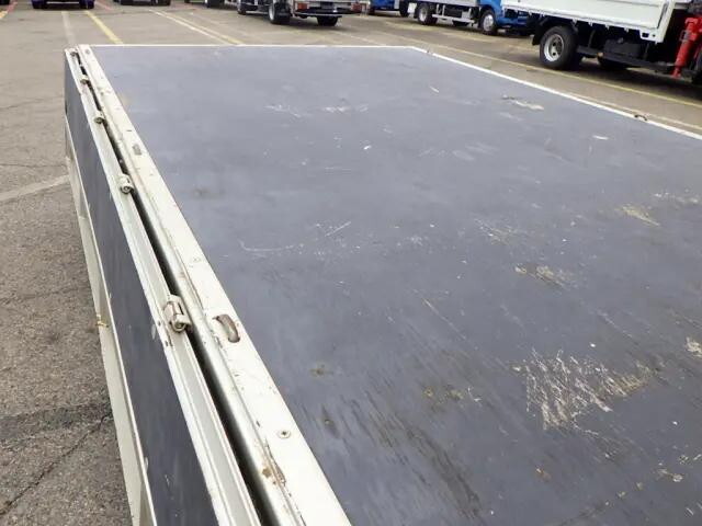 三菱ふそうキャンター平ボディ小型（2t・3t）[写真09]