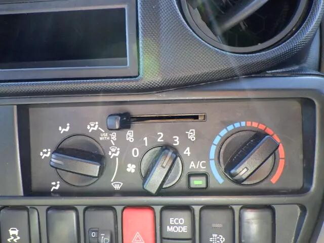 日野デュトロ平ボディ小型（2t・3t）[写真13]