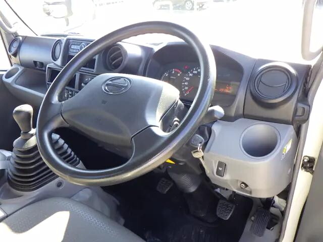 日野デュトロ平ボディ小型（2t・3t）[写真32]