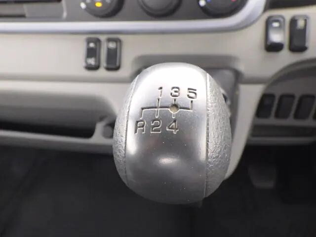 三菱ふそうキャンター平ボディ小型（2t・3t）[写真12]