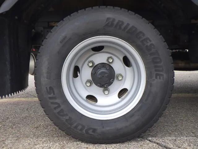 三菱ふそうキャンター平ボディ小型（2t・3t）[写真14]