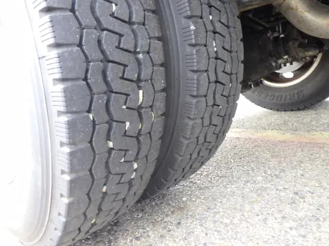 三菱ふそうキャンター平ボディ小型（2t・3t）[写真15]