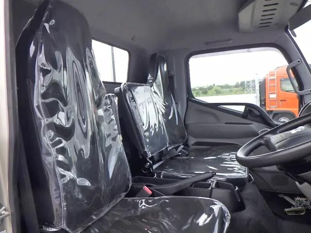 三菱ふそうキャンター平ボディ小型（2t・3t）[写真32]