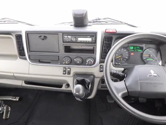 三菱ふそうキャンター平ボディ小型（2t・3t）[写真38]