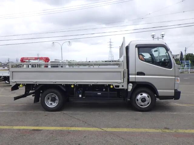 三菱ふそうキャンター平ボディ小型（2t・3t）[写真06]