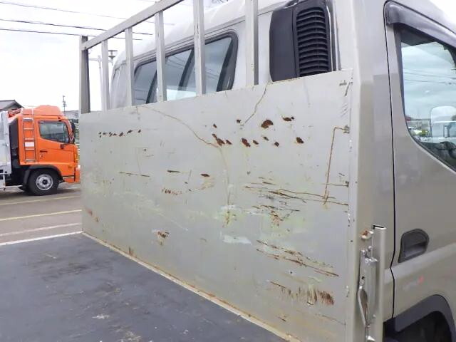 三菱ふそうキャンター平ボディ小型（2t・3t）[写真08]