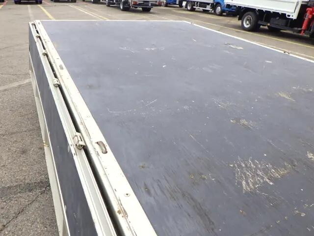 三菱ふそうキャンター平ボディ小型（2t・3t）[写真09]