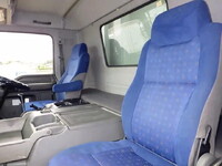 いすゞギガアルミウイング大型（10t）[写真11]