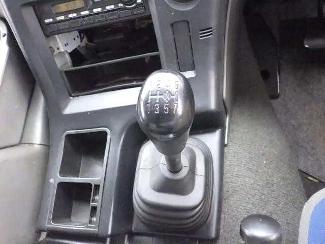 いすゞギガアルミウイング大型（10t）[写真12]