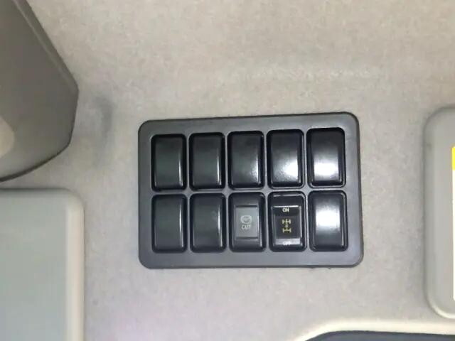 いすゞギガアルミウイング大型（10t）[写真15]