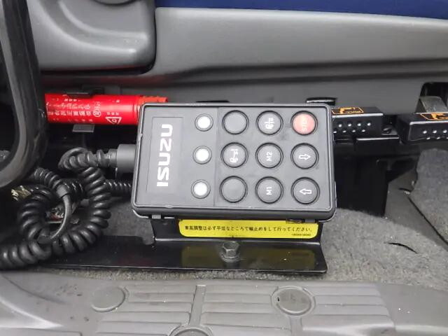 いすゞギガアルミウイング大型（10t）[写真20]