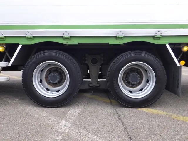 いすゞギガアルミウイング大型（10t）[写真22]