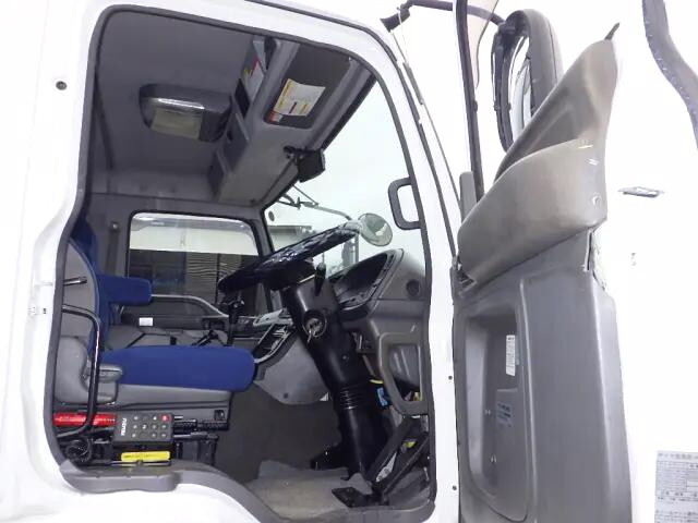 いすゞギガアルミウイング大型（10t）[写真38]