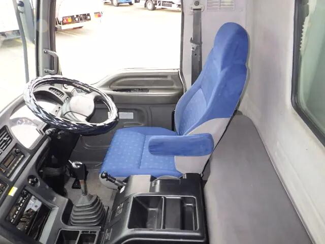 いすゞギガアルミウイング大型（10t）[写真39]