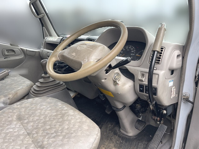 日野デュトロ穴掘建柱車小型（2t・3t）[写真32]