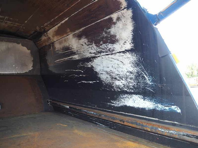 三菱ふそうファイターパッカー車（塵芥車）中型（4t）[写真16]