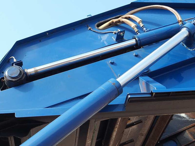 三菱ふそうファイターパッカー車（塵芥車）中型（4t）[写真08]