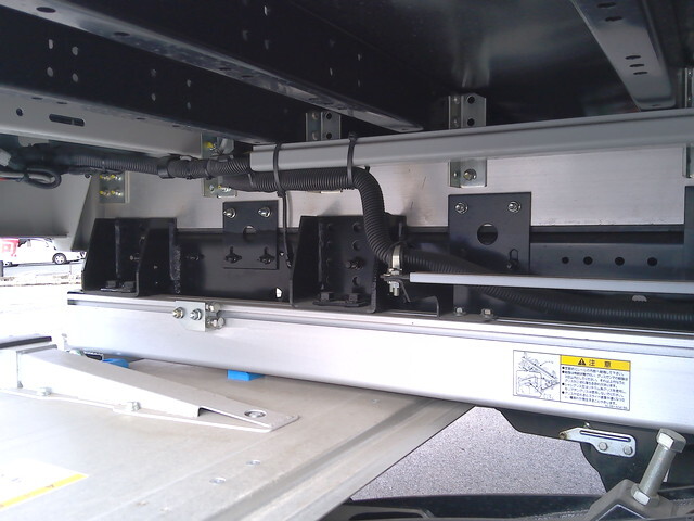 いすゞフォワードアルミウイング中型（4t）[写真14]