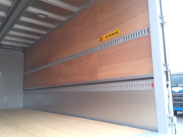 いすゞフォワードアルミウイング中型（4t）[写真18]