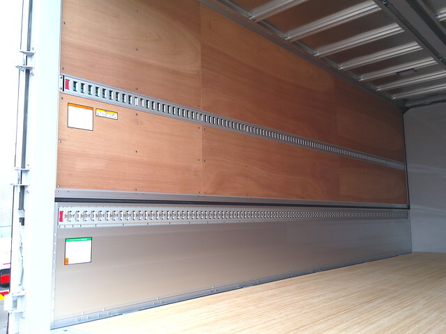 いすゞフォワードアルミウイング中型（4t）[写真19]