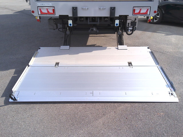 いすゞフォワードアルミウイング中型（4t）[写真21]