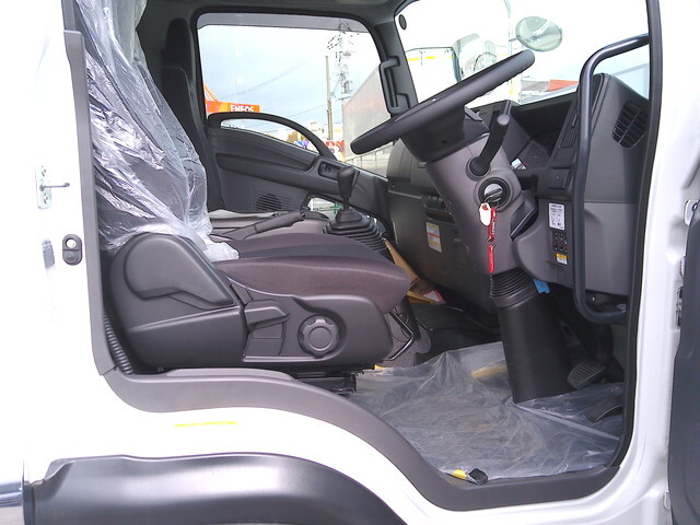 いすゞフォワードアルミウイング中型（4t）[写真26]