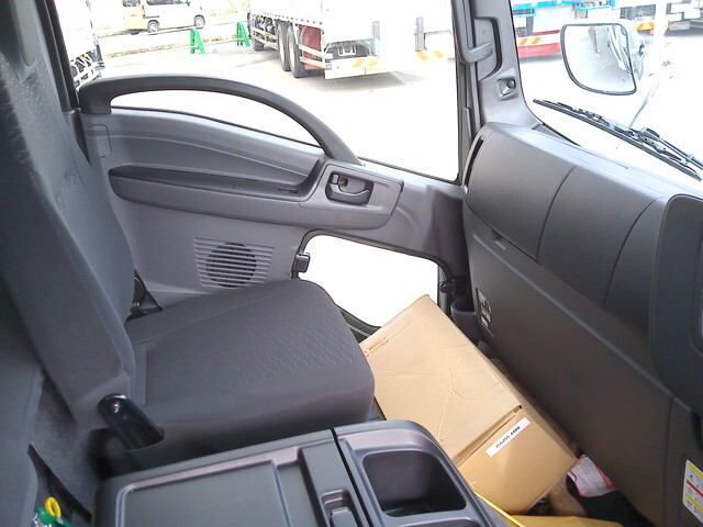 いすゞフォワードアルミウイング中型（4t）[写真30]