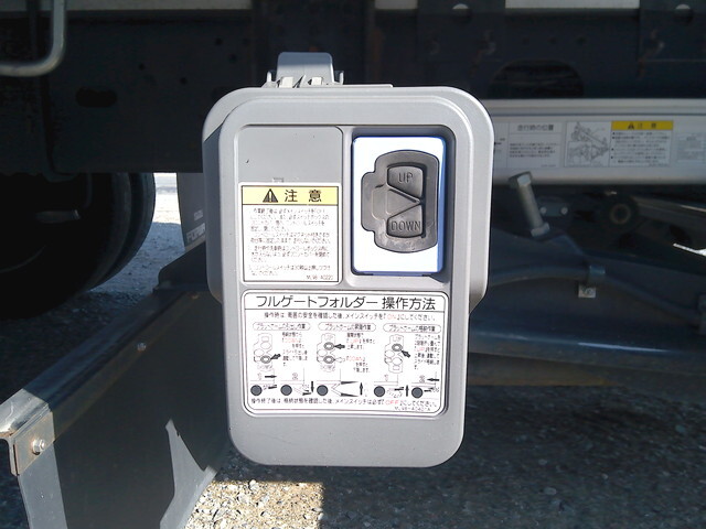 いすゞフォワードアルミウイング中型（4t）[写真11]