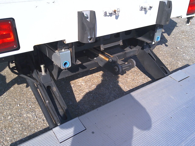 いすゞフォワードアルミウイング中型（4t）[写真21]