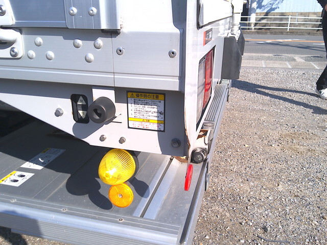 いすゞフォワードアルミウイング中型（4t）[写真23]