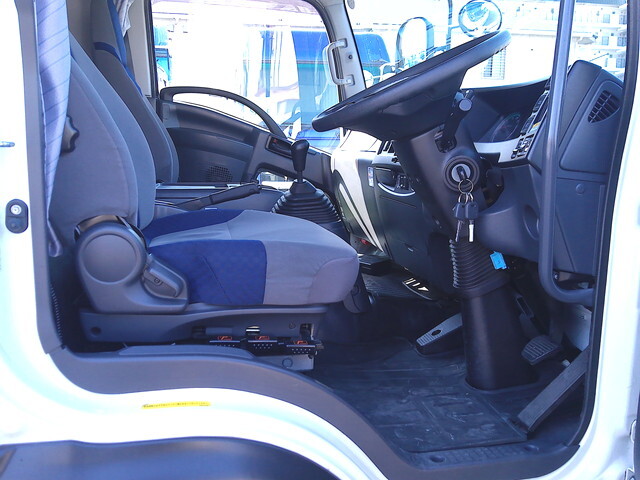 いすゞフォワードアルミウイング中型（4t）[写真28]