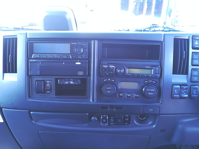 いすゞフォワードアルミウイング中型（4t）[写真32]