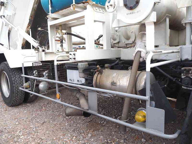 三菱ふそうファイター汚泥吸引車中型（4t）[写真11]