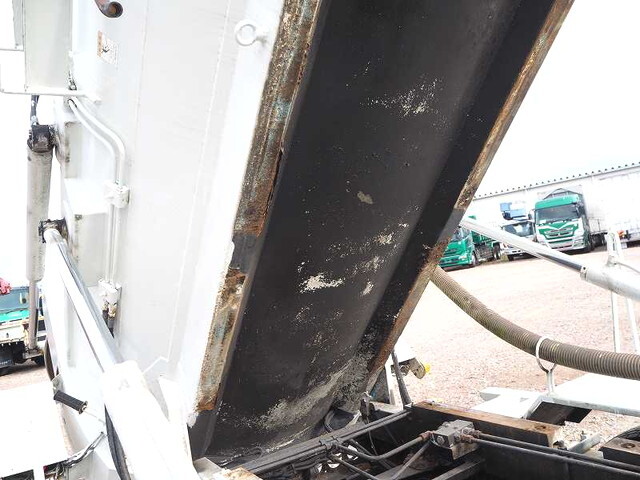 三菱ふそうファイター汚泥吸引車中型（4t）[写真16]