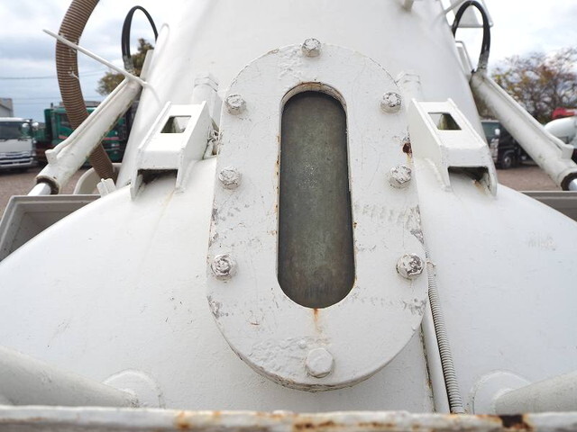 三菱ふそうファイター汚泥吸引車中型（4t）[写真21]