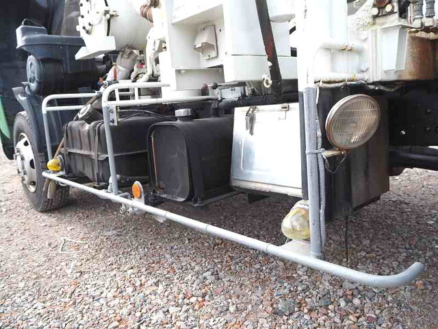 三菱ふそうファイター汚泥吸引車中型（4t）[写真25]