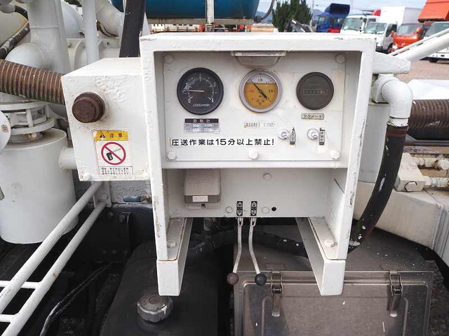 三菱ふそうファイター汚泥吸引車中型（4t）[写真26]