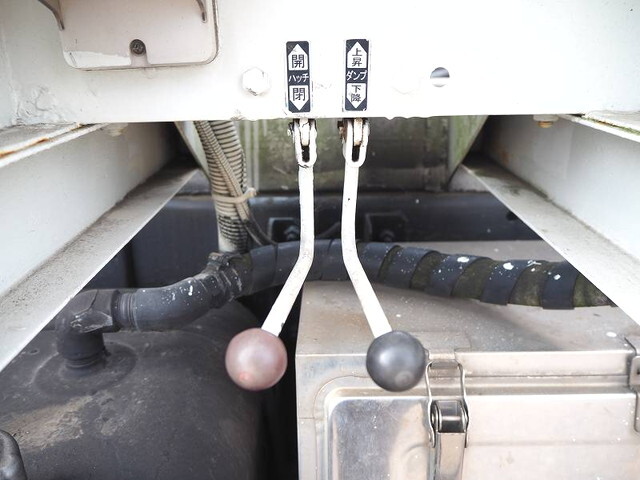 三菱ふそうファイター汚泥吸引車中型（4t）[写真28]