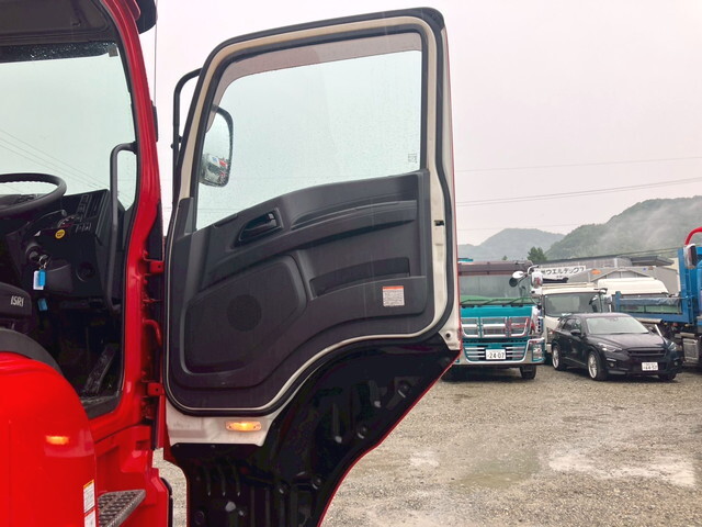 いすゞギガトレーラーヘッド（トラクターヘッド）大型（10t）[写真26]