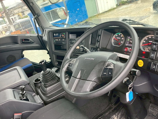 いすゞギガトレーラーヘッド（トラクターヘッド）大型（10t）[写真29]