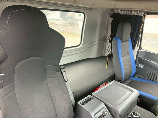 いすゞギガトレーラーヘッド（トラクターヘッド）大型（10t）[写真31]