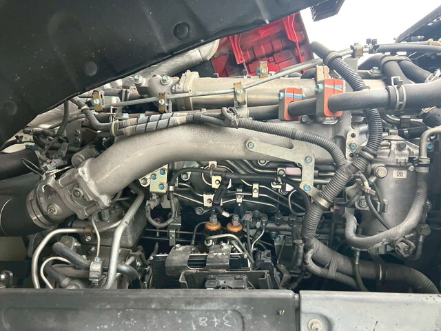 いすゞギガトレーラーヘッド（トラクターヘッド）大型（10t）[写真37]