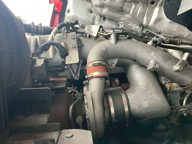 いすゞギガトレーラーヘッド（トラクターヘッド）大型（10t）[写真38]