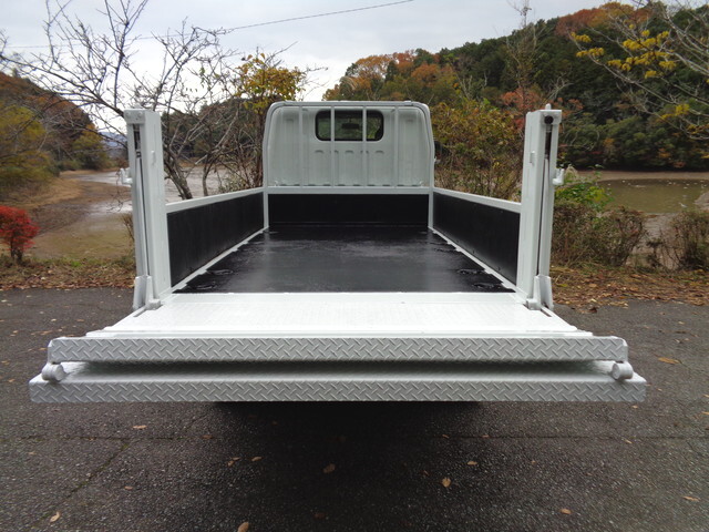 日産アトラス平ボディ小型（2t・3t）[写真11]