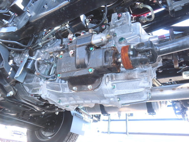 日野レンジャーコンテナ専用車増トン（6t・8t）[写真06]