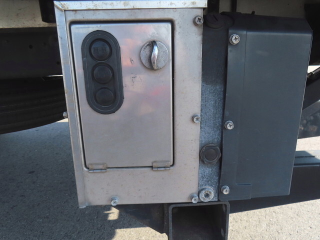 日野レンジャーアルミウイング中型（4t）[写真32]