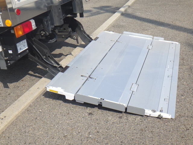 日野デュトロ冷凍車（冷蔵車）小型（2t・3t）[写真21]