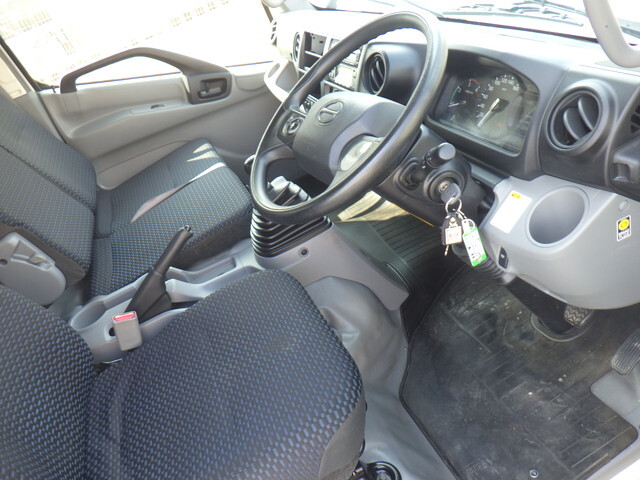 日野デュトロ冷凍車（冷蔵車）小型（2t・3t）[写真23]