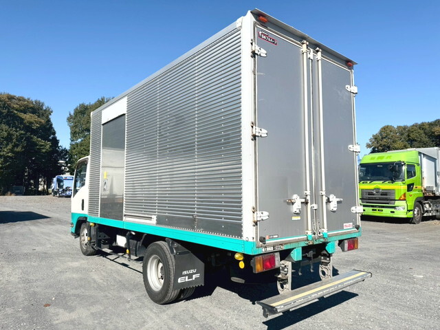 いすゞエルフアルミバン小型（2t・3t）[写真02]