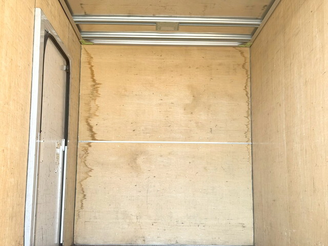 いすゞエルフアルミバン小型（2t・3t）[写真29]